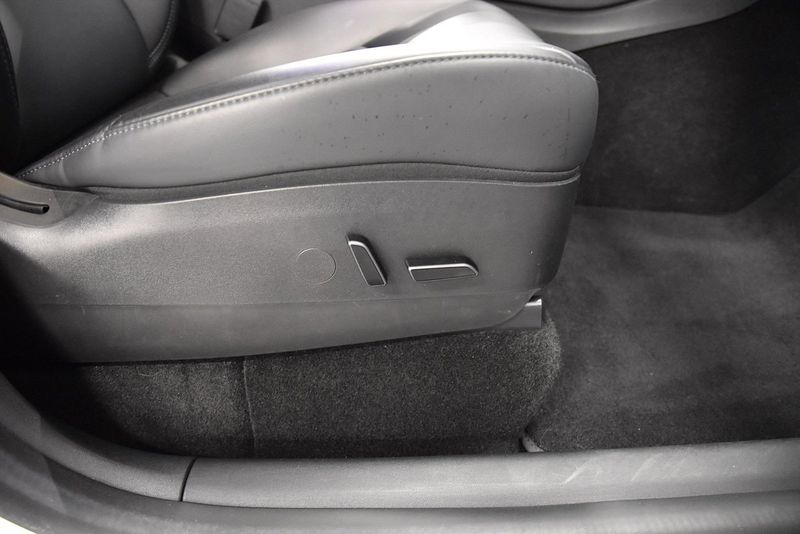 Tesla Model Y bild 15