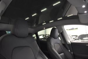 Tesla Model Y bild 13