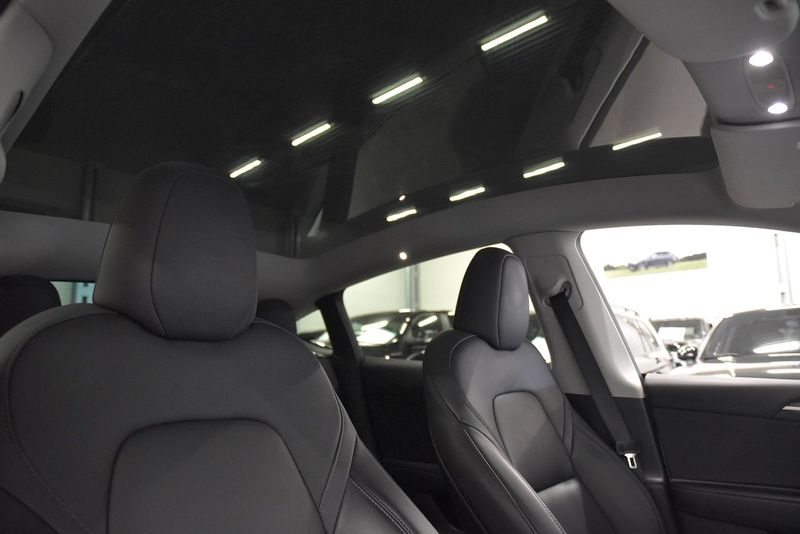 Tesla Model Y bild 13
