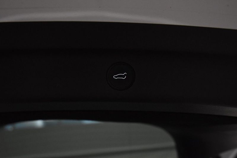 Tesla Model Y bild 25