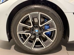 BMW i4 bild 5