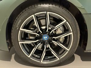 BMW i4 bild 5