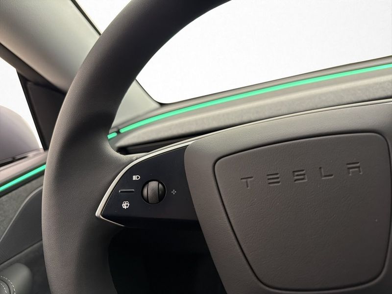 Tesla Model Y bild 17