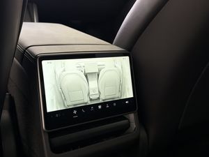 Tesla Model Y bild 14