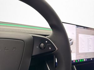 Tesla Model Y bild 18