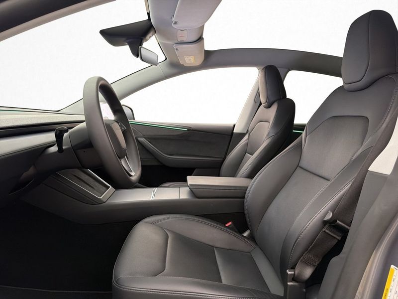 Tesla Model Y bild 16