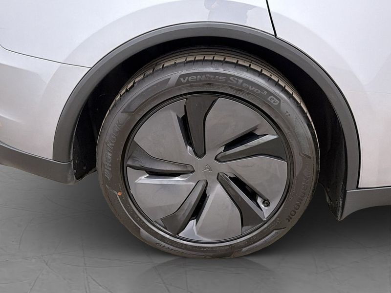 Tesla Model Y bild 37