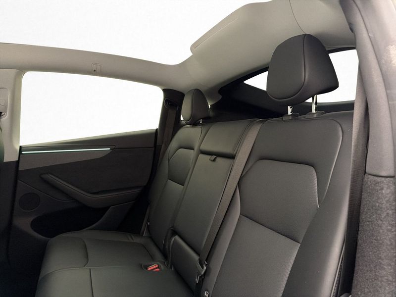 Tesla Model Y bild 30