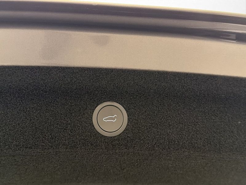 Tesla Model Y bild 31