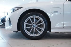 BMW 330 bild 15