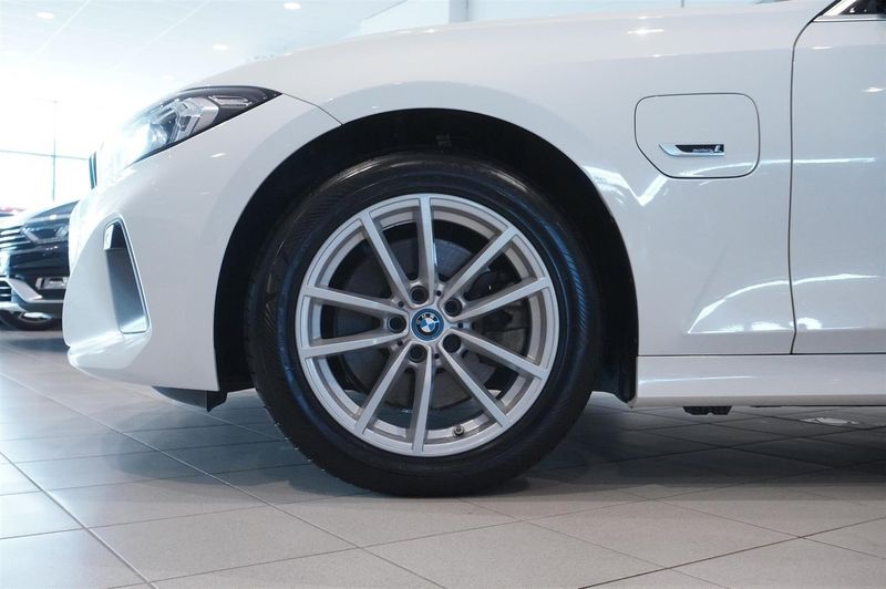 BMW 330 bild 15