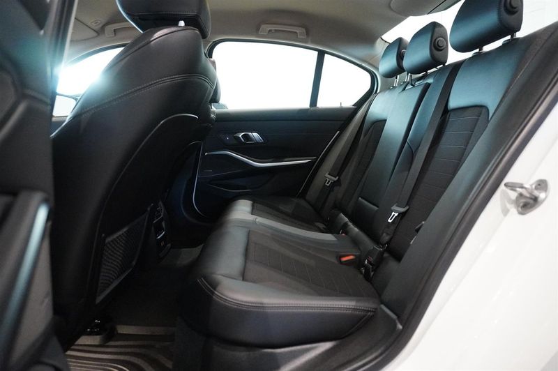 BMW 330 bild 6