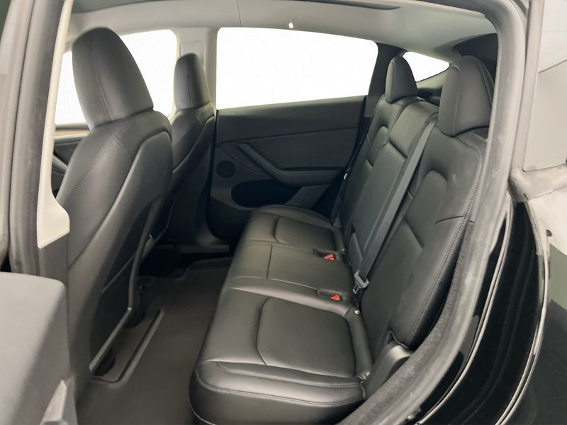 Tesla Model Y bild 13