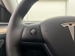 Tesla Model Y bild 28