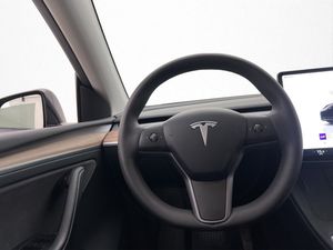 Tesla Model Y bild 15