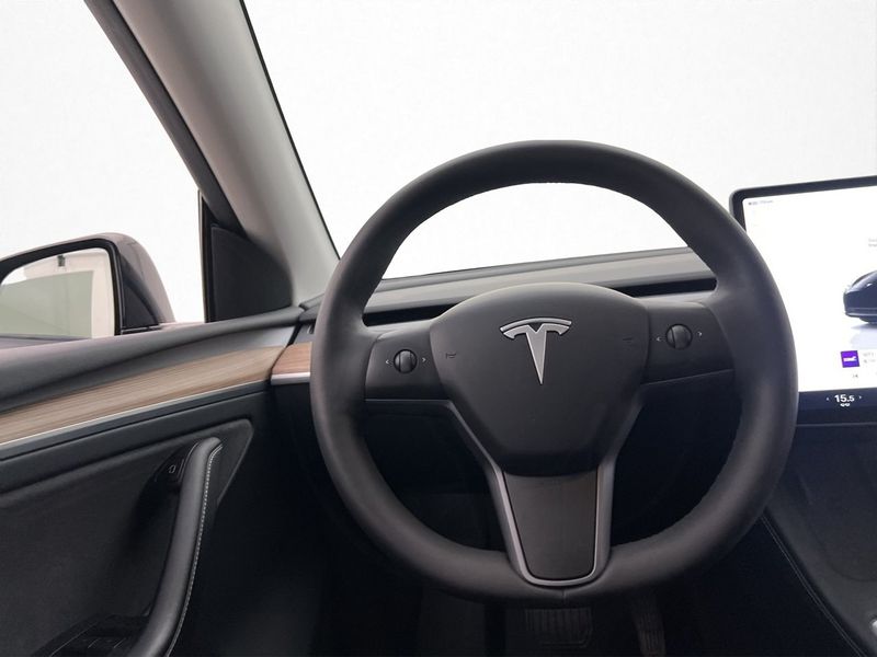 Tesla Model Y bild 15