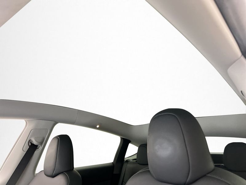 Tesla Model Y bild 18