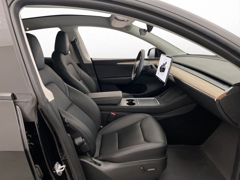 Tesla Model Y bild 11
