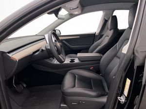 Tesla Model Y bild 17