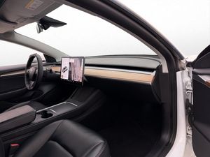 Tesla Model 3 bild 11