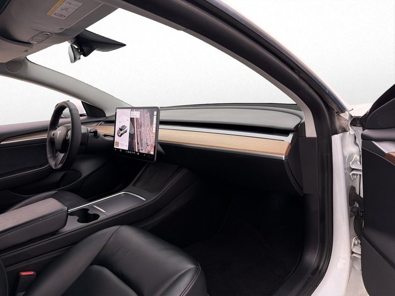 Tesla Model 3 bild 11