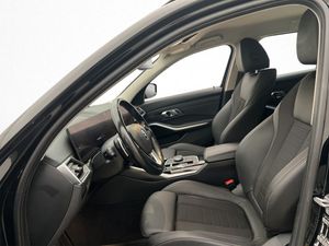 BMW 330 bild 18
