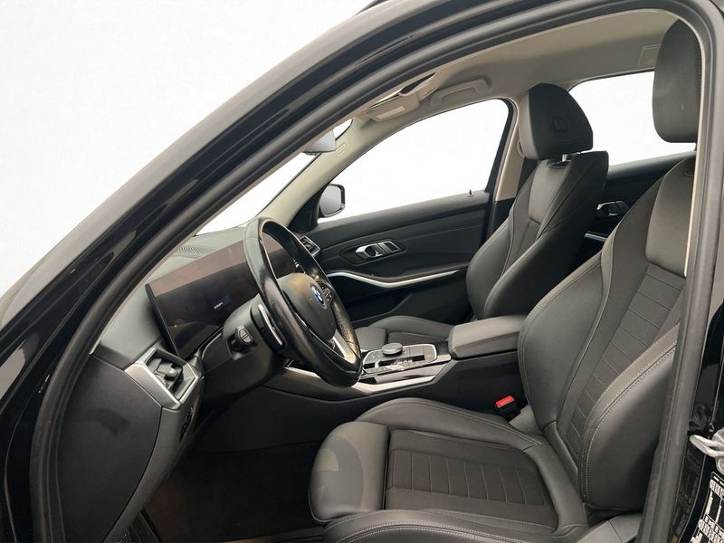 BMW 330 bild 18