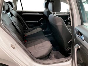 Volkswagen Passat bild 13