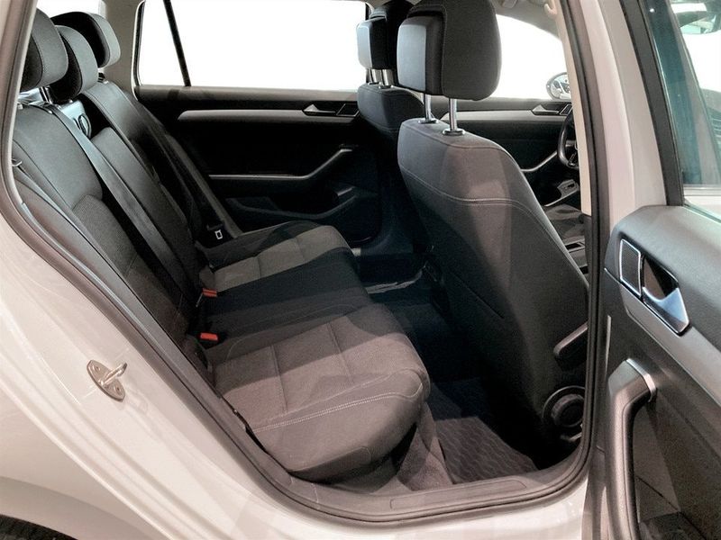 Volkswagen Passat bild 13