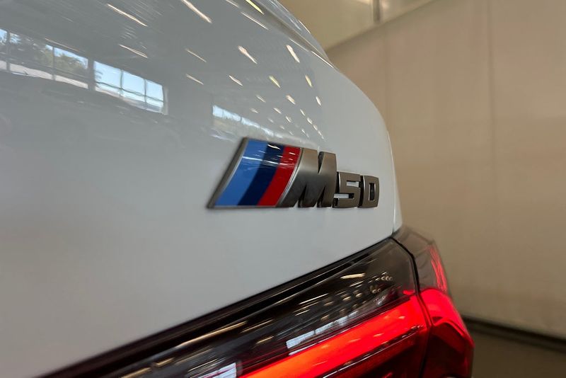 BMW i4 bild 8