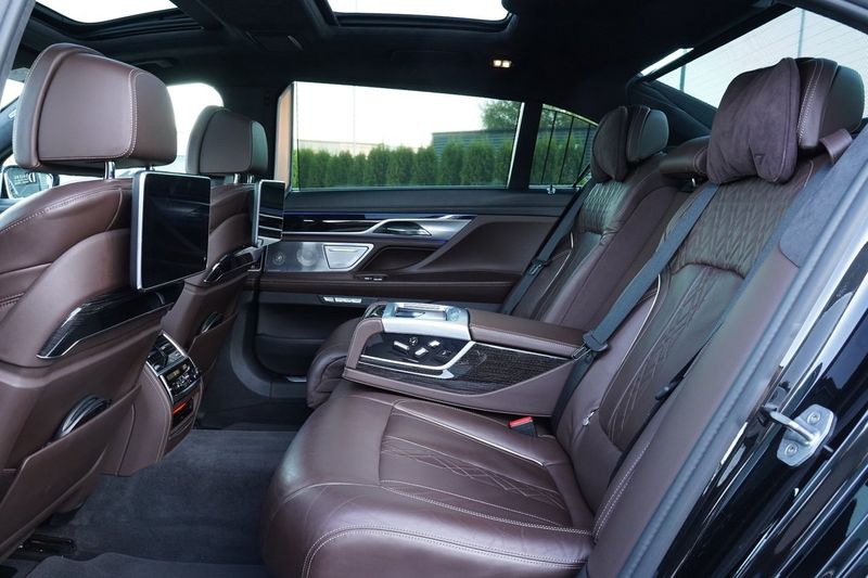BMW 750 bild 16