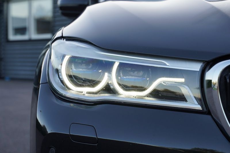 BMW 750 bild 10
