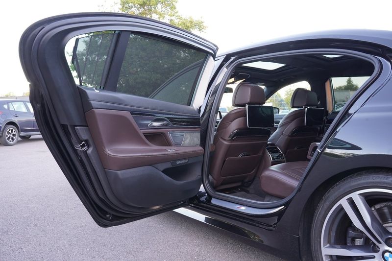 BMW 750 bild 14