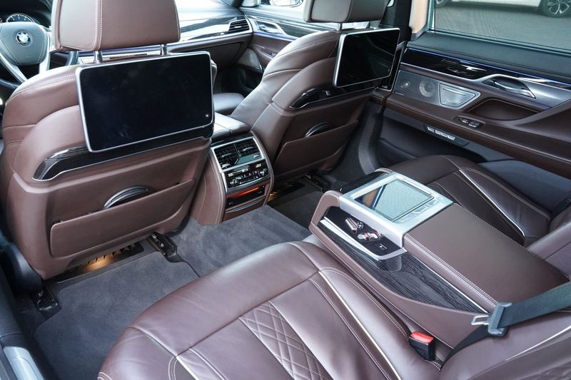 BMW 750 bild 15