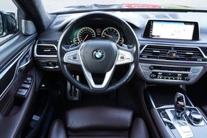 BMW 750 bild 13