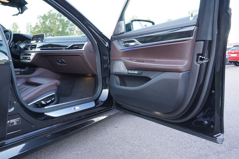 BMW 750 bild 21