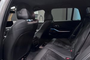 BMW 330 bild 12