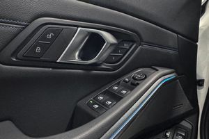 BMW 330 bild 15