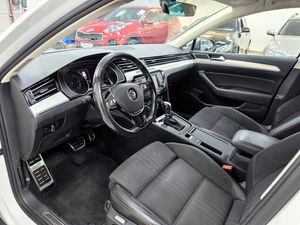 Volkswagen Passat bild 8