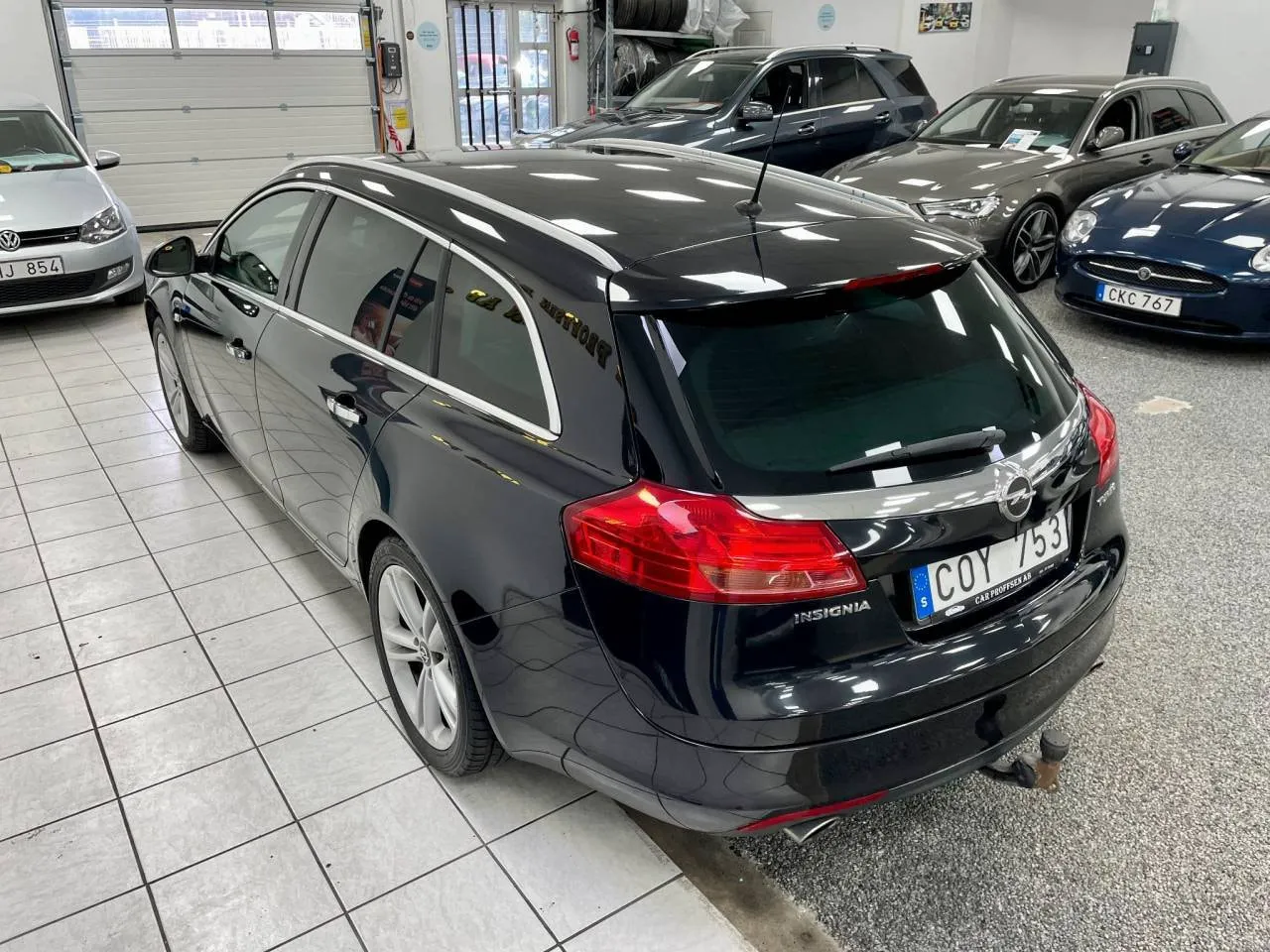 Vehicle image 17