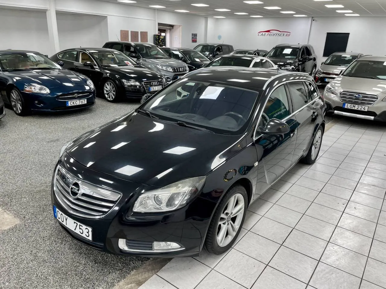 Vehicle image 16