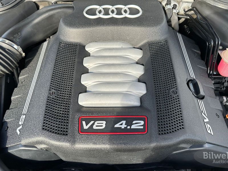 Audi S8 bild 28