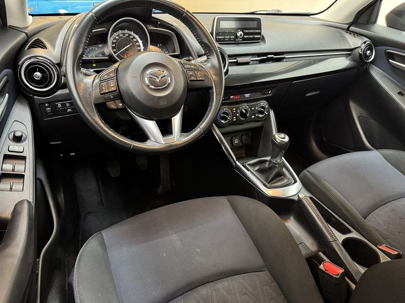 Mazda 2 bild 8