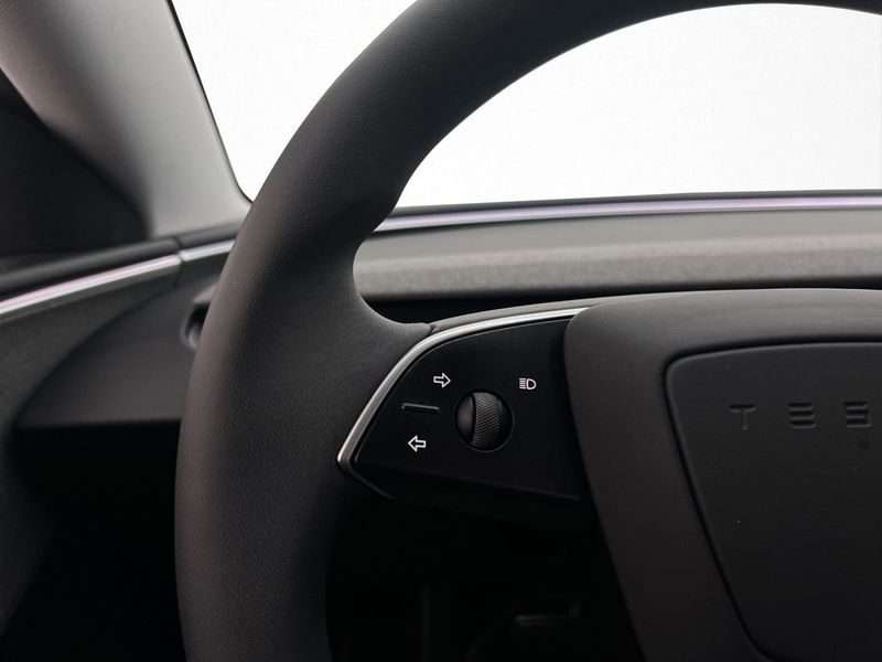 Tesla Model 3 bild 15