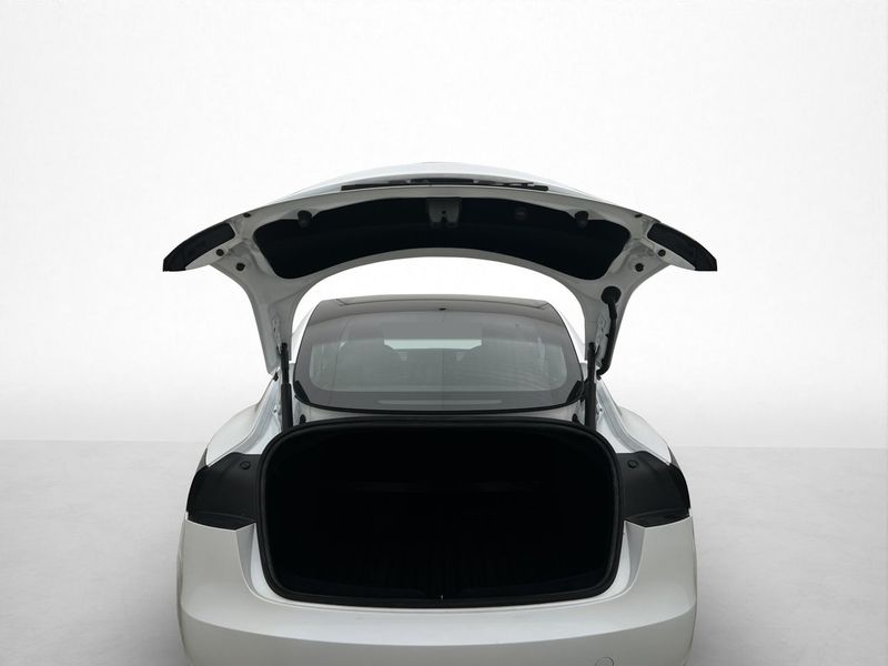 Tesla Model 3 bild 31