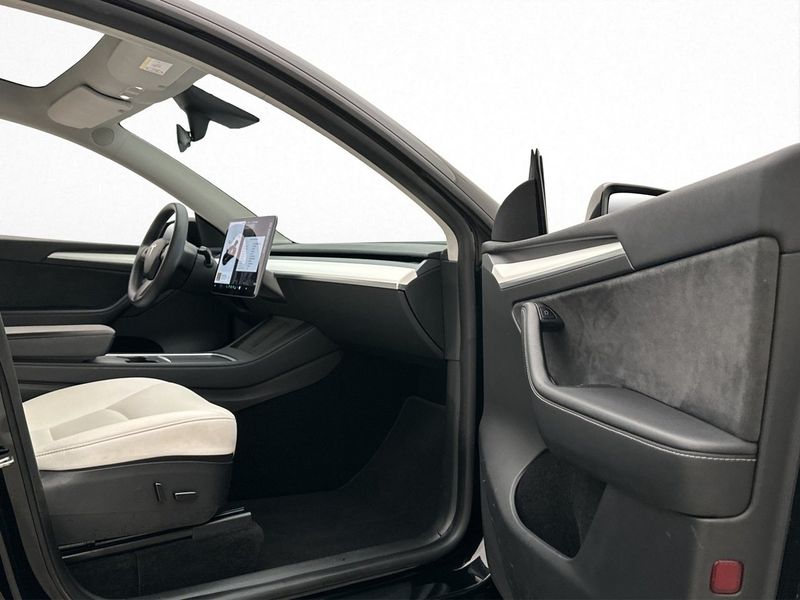 Tesla Model Y bild 29
