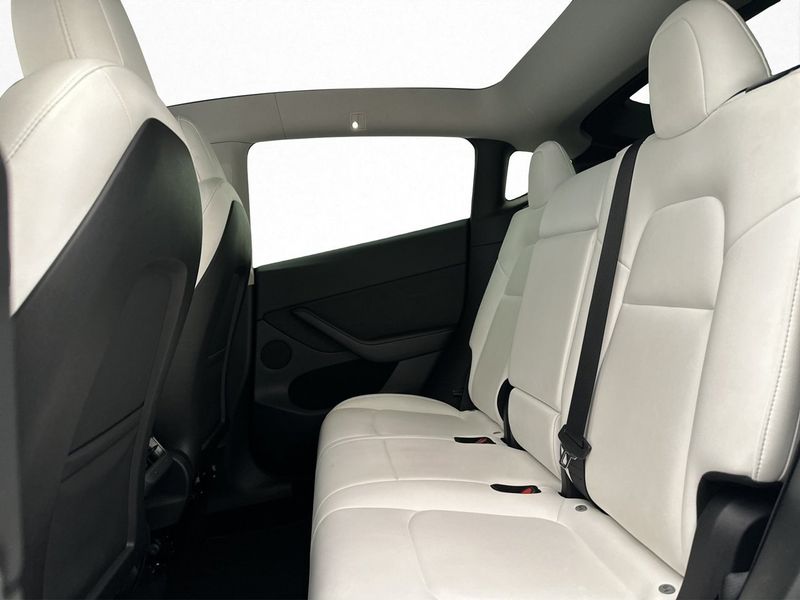 Tesla Model Y bild 30