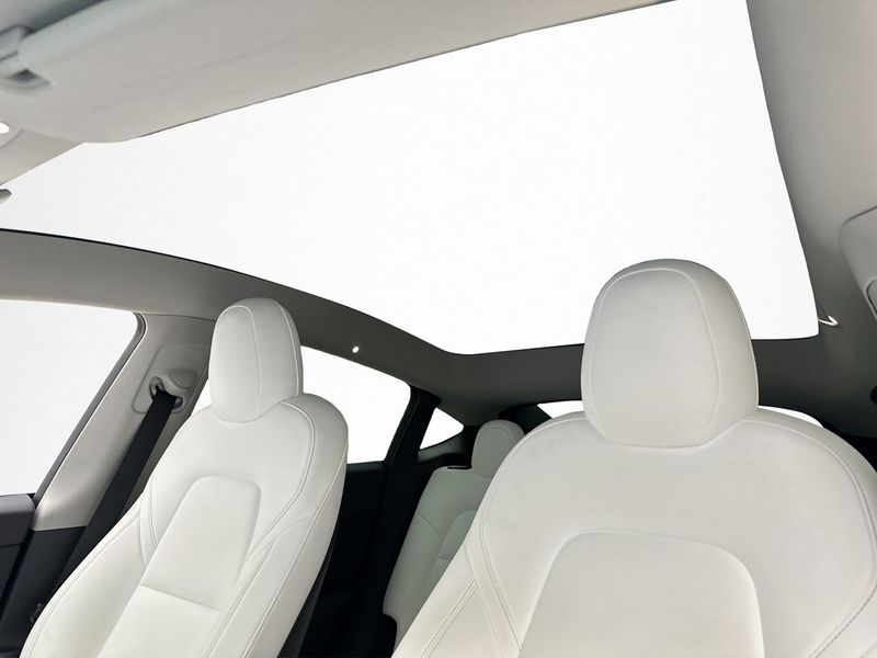 Tesla Model Y bild 14