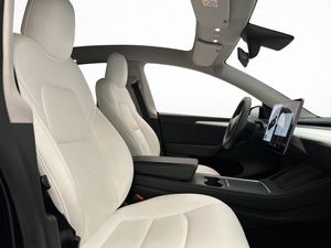 Tesla Model Y bild 28
