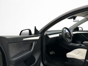 Tesla Model Y bild 12